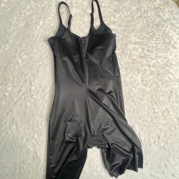 Spanx Womens Black Seamless Mid-Thigh Tummy Control Shapewear Bodysuit Small - Picture 5 of 6